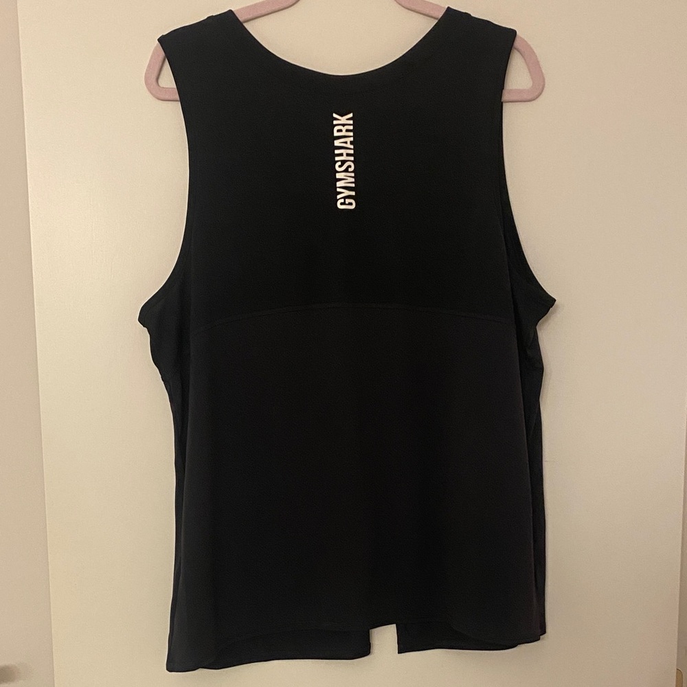 Black Gymshark workout top
